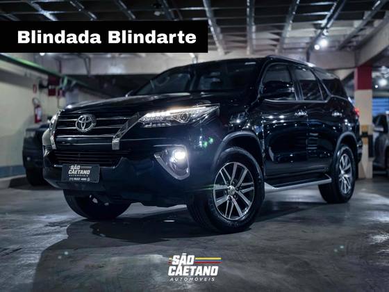 TOYOTA HILUX SW4 2.8 SRX 4X4 7 LUGARES 16V TURBO INTERCOOLER DIESEL 4P AUTOMÁTICO